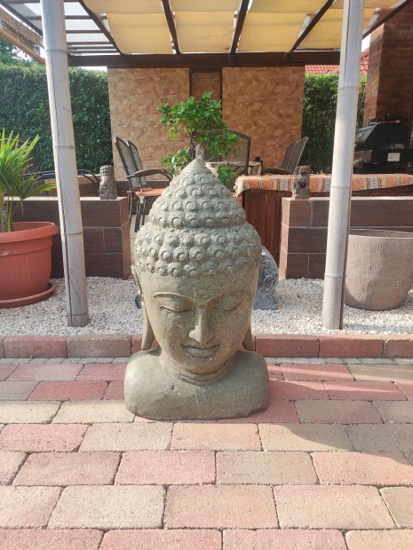 Hatalmas, valdi k Buddha szobor!