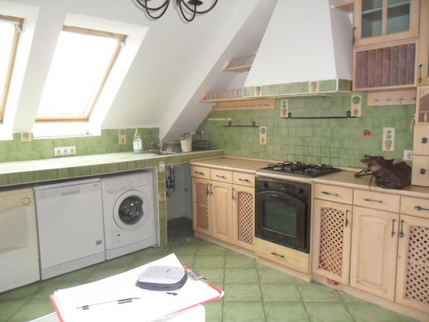 Hatalmas lak�s - 3 k�l�n szoba + nappali - Elad�!