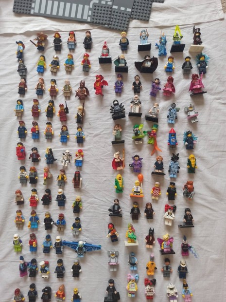 Hatalmas lego csomag rengeteg figura!