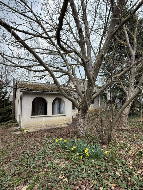 Hatalmas panor�m�s z�rtkerti telek, gazdas�gi �p�lettel!