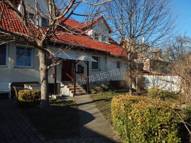 Hatalmas terek, vil�gos helyis�gek, Tata nyugodt r�sz�n, k�zel a t�hoz