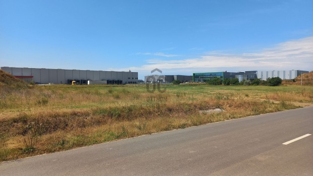 Hat�r �ti ipari parkban, infrastrukt�r�val ell�tott telkek elad�ak