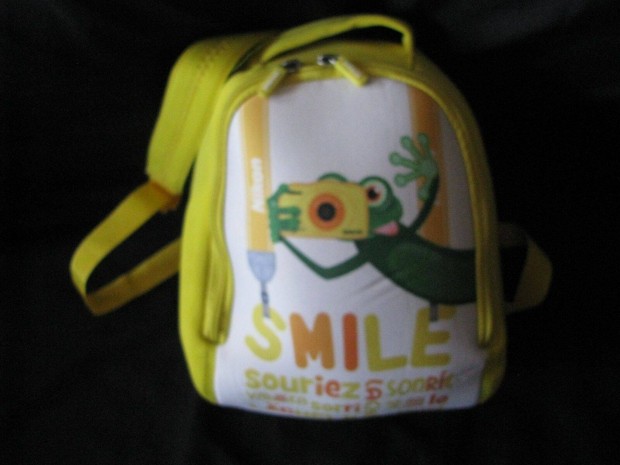 Htizsk, ni Smile Nikon, 26x22x13 j, hossz pnt llts, szivacs