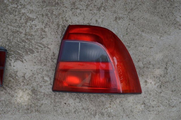 Hátsó lámpa Opel Vectra-hoz j