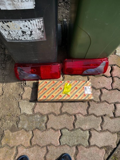 H�ts� l�mpab�ra Man-hoz jobbos �s balos Tga b�ra LC8 gy�ri Vignal