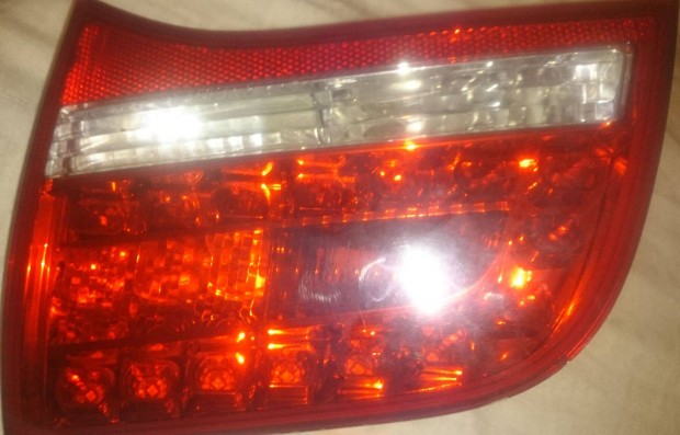 Hátsó lámpabúra olcsón eladó!