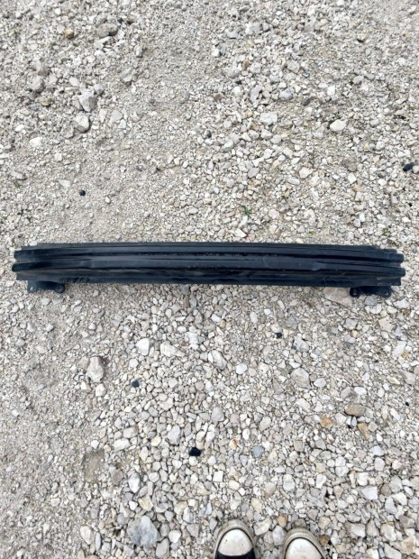 Hátsó lökhárító merevítő VW Golf 6