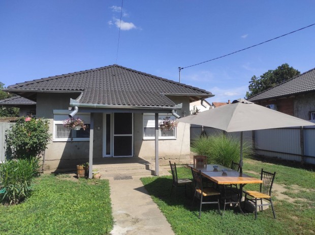 Hatvan �jhatvan v�rosr�sz�n 3+1 szob�s, 95 nm-es csal�di h�z elad�!