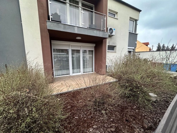 Hatvan, Istv�n kir�ly utca, 45 m2-es, t�rsash�zi lak�s, 2 szob�s