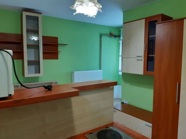 Hatvan belvárosában kis lakás (garzon) 1 főnek kiadó