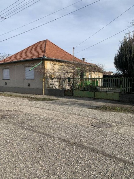 Hatvanban 80nm-es cs.h�z