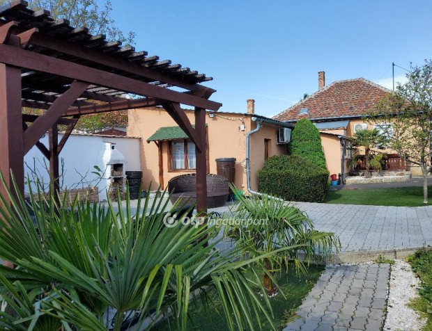 Hatvani 125 nm-es h�z elad�