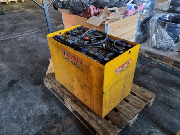 Hawker 24V targonca akkumul�tor, Jungheinrich raklapemel� aksi 2009