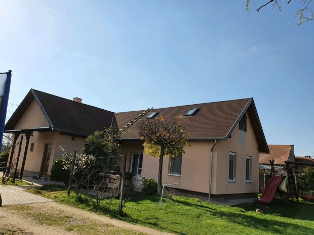 Ház Nappali+4 szoba Nyáregyháza