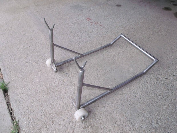 Hzi kszts motoremel motortart bak llvny