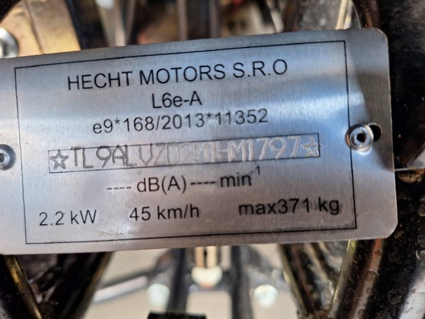 Hecht 59399 akkumulátoros felnőtt quad Kiskunfélegyházán eladó.