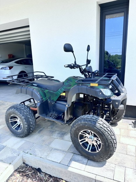 Hecht akkumulatoros quad