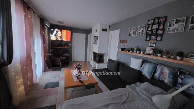 H�derv�ri 205 nm-es h�z elad�