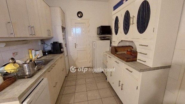 H�derv�ri 205 nm-es h�z elad�