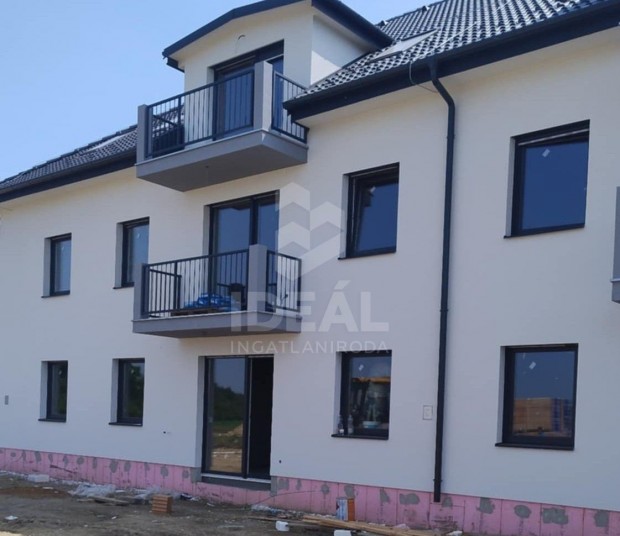 Hegyeshalom, 37 m2 laks, sajt kerttel, kulcsraksz llapotban elad.