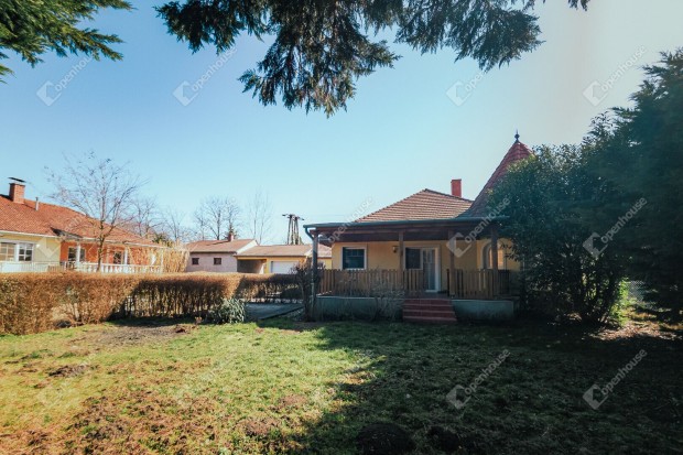 Hegyeshalomi elad� 427 nm-es h�z