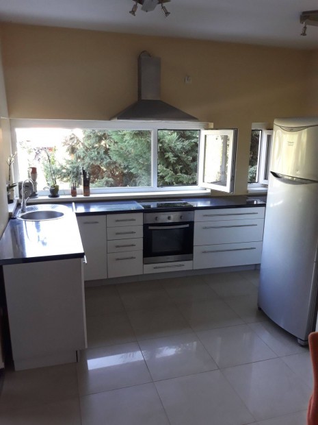 Helikopter lak�parkban lak�s elad�!