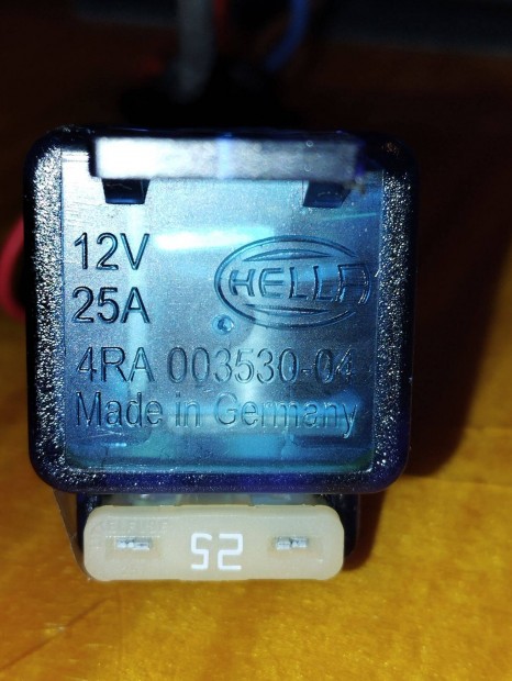 Hella 4 tűs mini relé - 25A - biztosítékkal