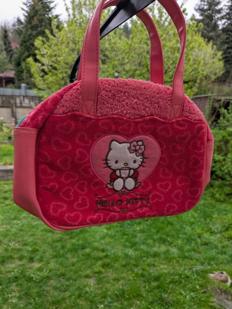 Hello Kittys kis kezitáska keresi új kis gazdáját