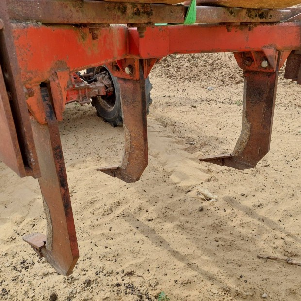 Helti 3 k�s�s talajlaz�t� gy�k�r szaggat� gruber