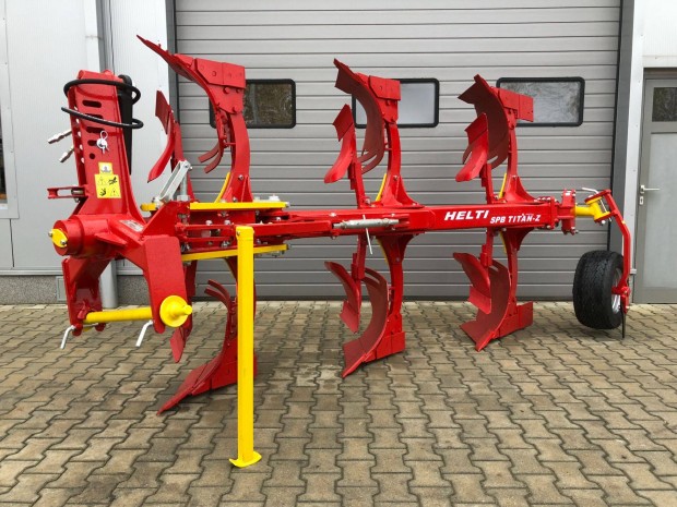 Helti Titán 3 vasú tele kormánylemezes új eke akcióban !