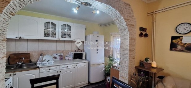 Helv�ciai 80 nm-es h�z elad�