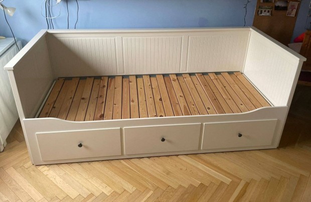 Hemnes kanapgy 3 fikkal