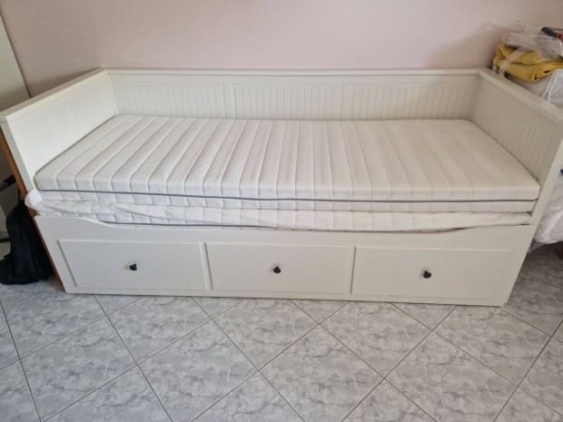 Hemnes kanapgy hrom fiokkal s kt matraccal