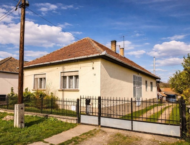 Hercegk�ton elad� kiv�l� adotts�g� ingatlan