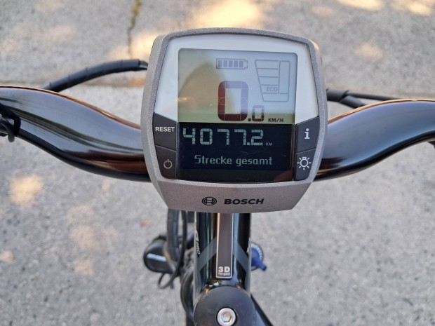 Hercules 28as férfi trekking e-bike power pack 400
