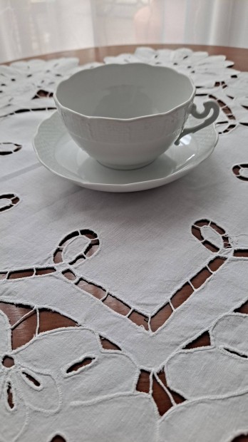Herendi fehér porcelán teás csésze aljával
