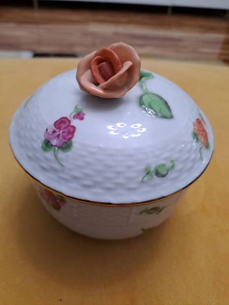 Herendi porceln bonbonier, hibtlan 