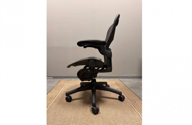 Herman Miller Aeron B size Refurbished Irodai szk + garancia