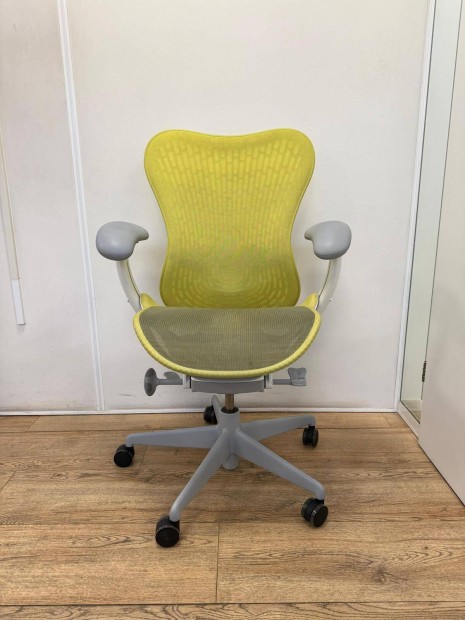 Herman Miller Mirra 2 Butterfly Twilight/Studio Yellow