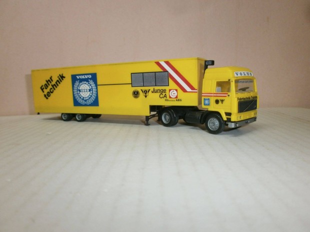 Herpa - Volvo - slepper kamion - 1:87 - ( At - 46)