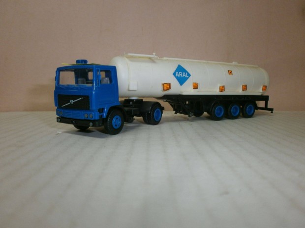 Herpa - Volvo - slepper tartly kamion - 1:87 - ( H-10)