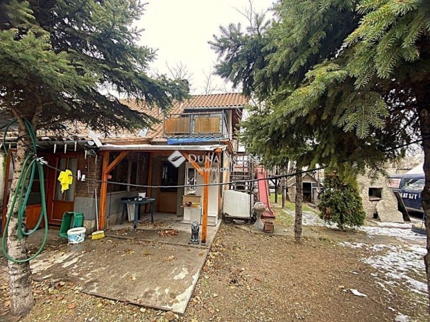 Hetény-Szarkásban 60 nm-es házrész 2878 nm telken