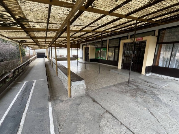 Hetesen Forgalmas Helyen L�v� Vend�gl�t� Egys�g Elad�