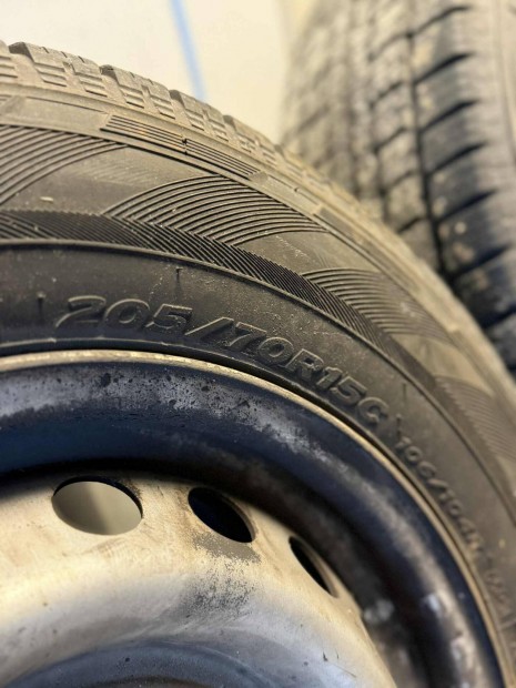 Htvgn 70.000ft db tli gumi felnivel 4 db