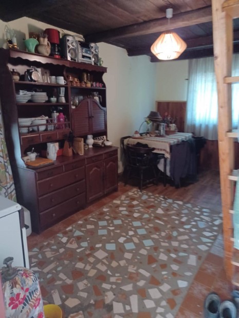 H�tv�gi kert h�zzal 