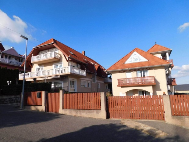 H�v�zen 2 bej�ratott panzi� megl�v� �gyf�lk�rrel elad�