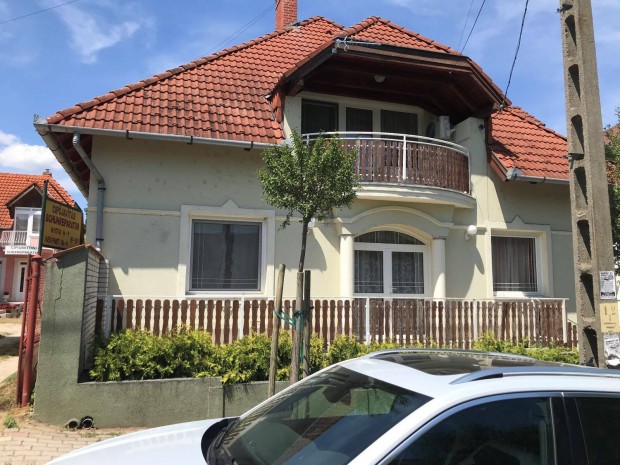 H�v�zen 8 apartmanos �d�l��p�let elad�