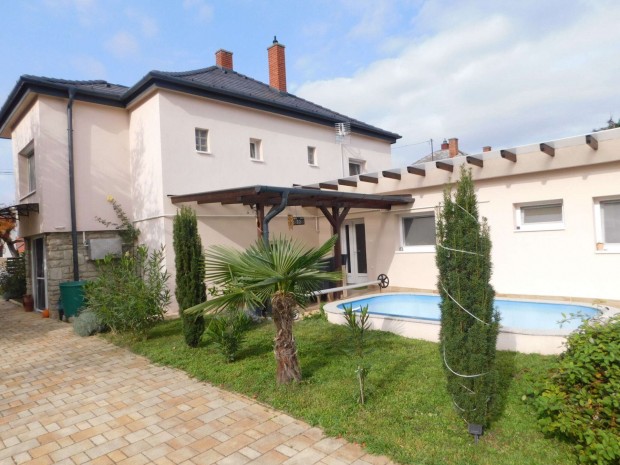 H�v�zen energia hat�kony, fel�j�tott csal�di h�z elad�