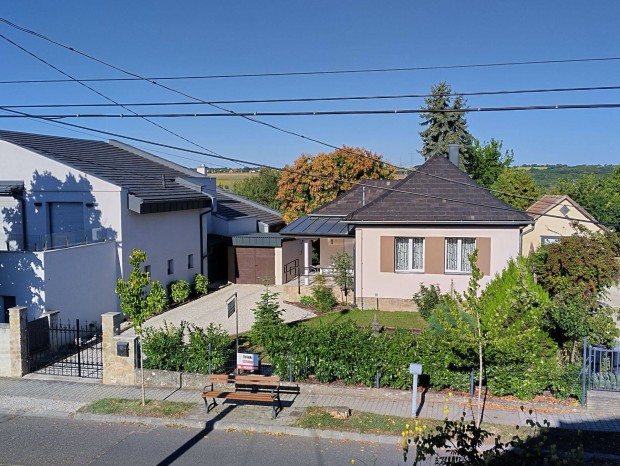 H�v�zen fel�j�tott 67 m2-es csal�di h�z nyaral� elad�