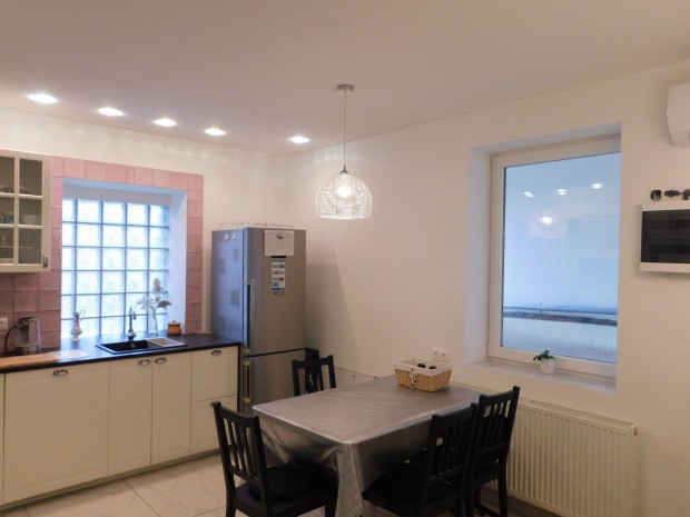 H�v�zen panzi�k�nt �zemeltethet� csal�di h�z elad�